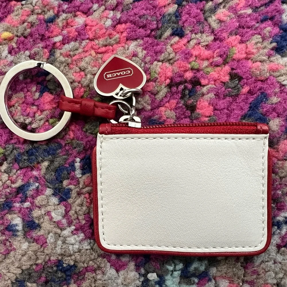 Coach Cream and Red Leather Card Keyring with enamel red heart vintage - Picture 5 of 6